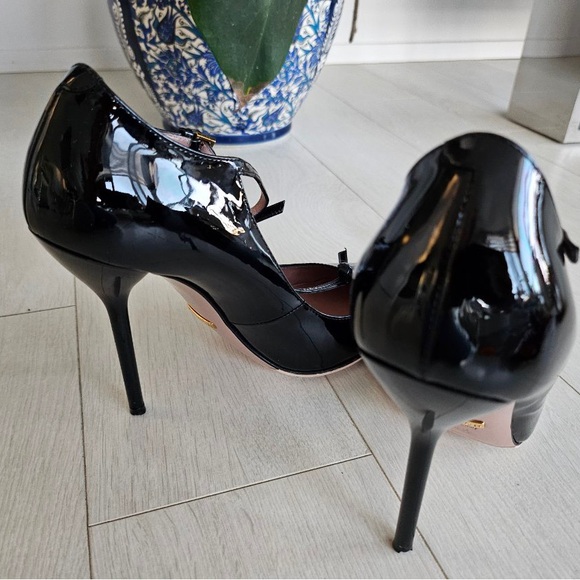 Gucci Pointed Toe T-Strap Pumps - Picture 6 of 6